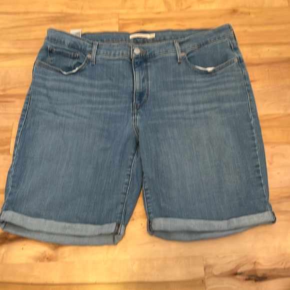 Levi’s Women’s Plus Size Classic Bermuda Denim Jean Shorts - Picture 1 of 11